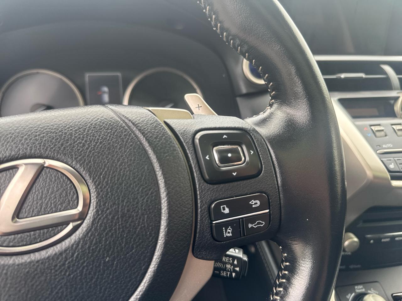 Lexus NX  2021