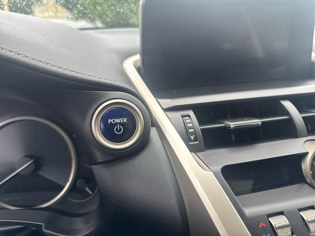 Lexus NX  2021