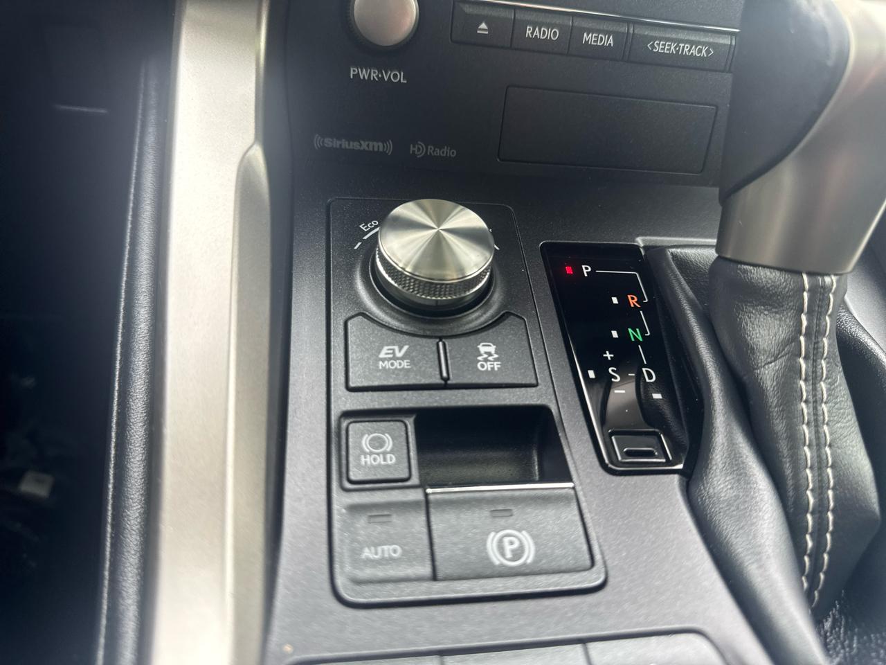 Lexus NX  2021
