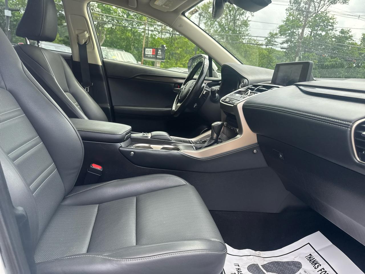 Lexus NX  2021