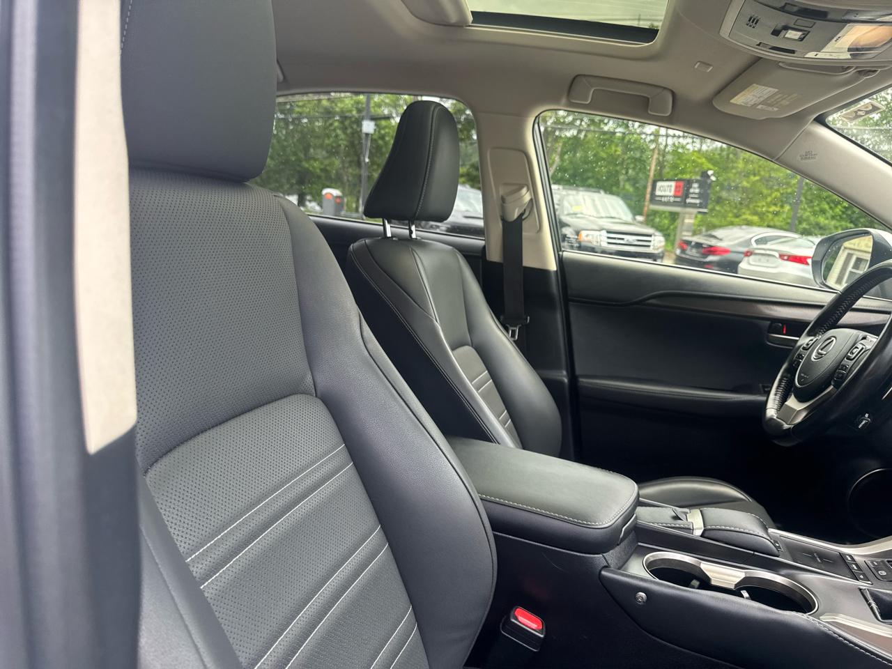 Lexus NX  2021