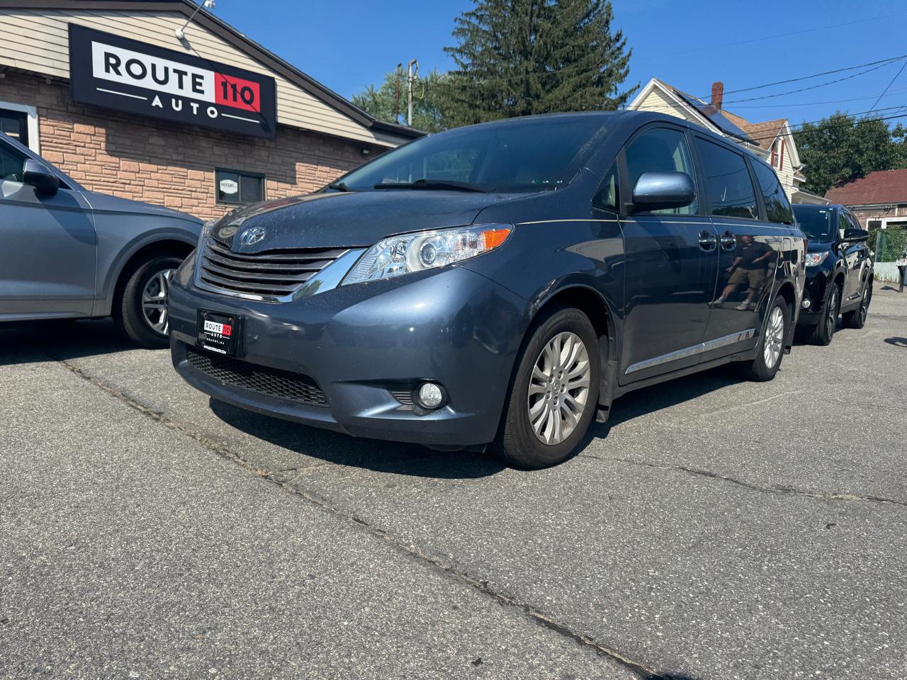 2017 Toyota Sienna XLE 8-Passenger FWD