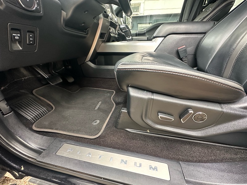 Ford F-150 Platinum SuperCrew 5.5-ft. Bed 2WD 2020 Ford F-150 Platinum SuperCrew 5.5-ft. Bed 2WD 2020