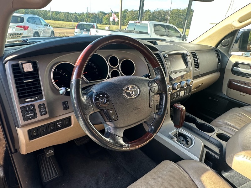 Toyota Sequoia Plantium 4WD FFV 2013 Toyota Sequoia Plantium 4WD FFV 2013