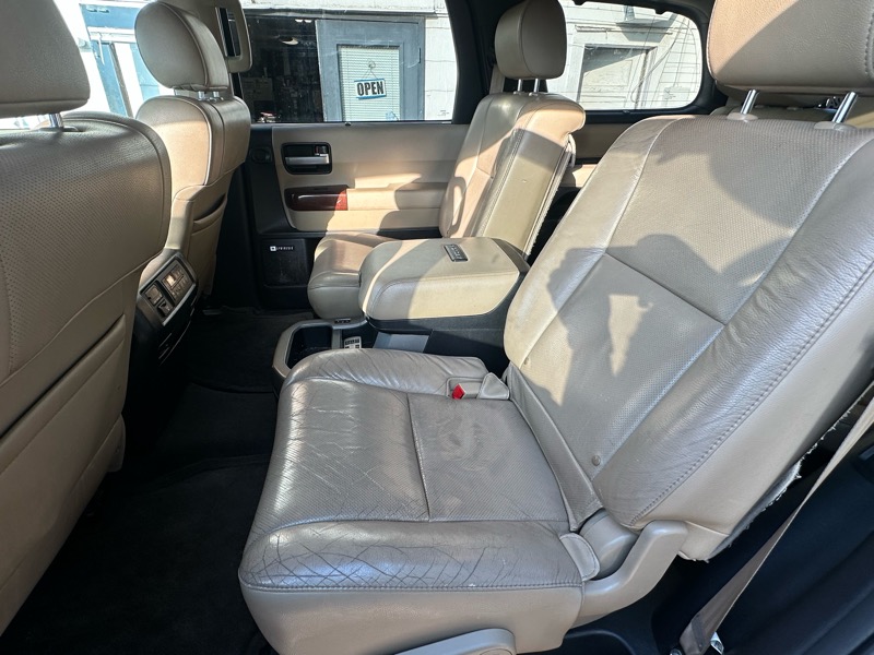 Toyota Sequoia Plantium 4WD FFV 2013 Toyota Sequoia Plantium 4WD FFV 2013