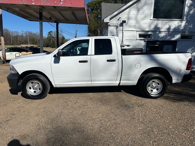 RAM 1500 Classic Tradesman Quad Cab 4WD 2020