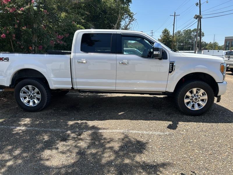 Ford F-250 SD Platinum Crew Cab Long Bed 4WD 2017