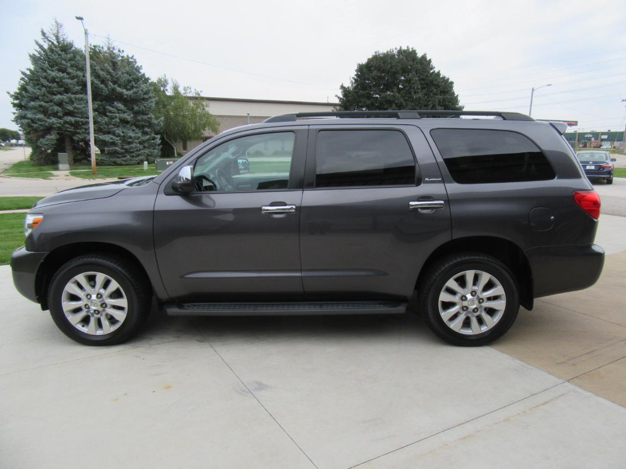 Toyota Sequoia Plantium 4WD FFV 2015