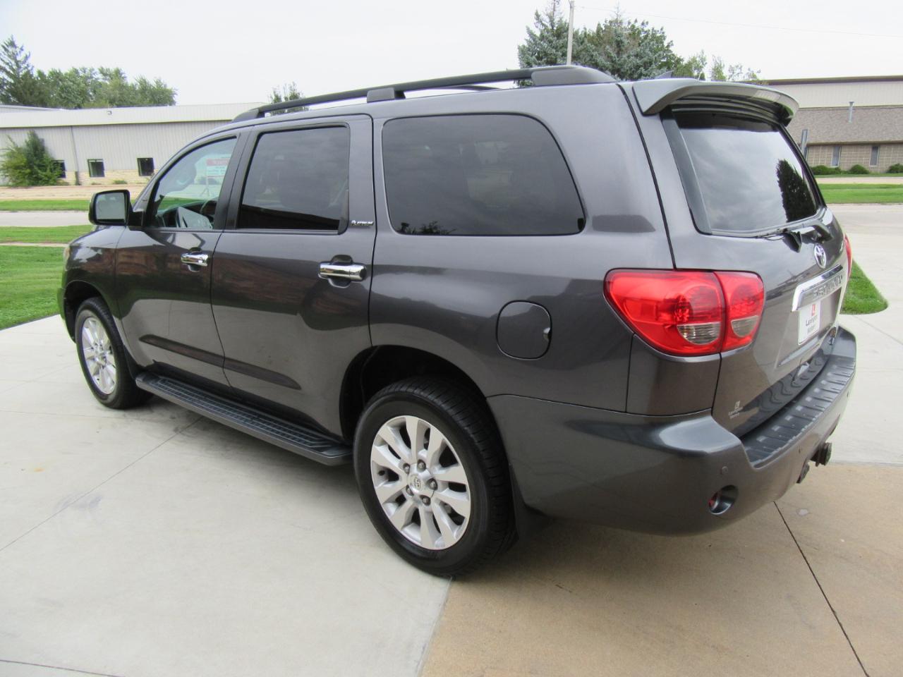 Toyota Sequoia Plantium 4WD FFV 2015
