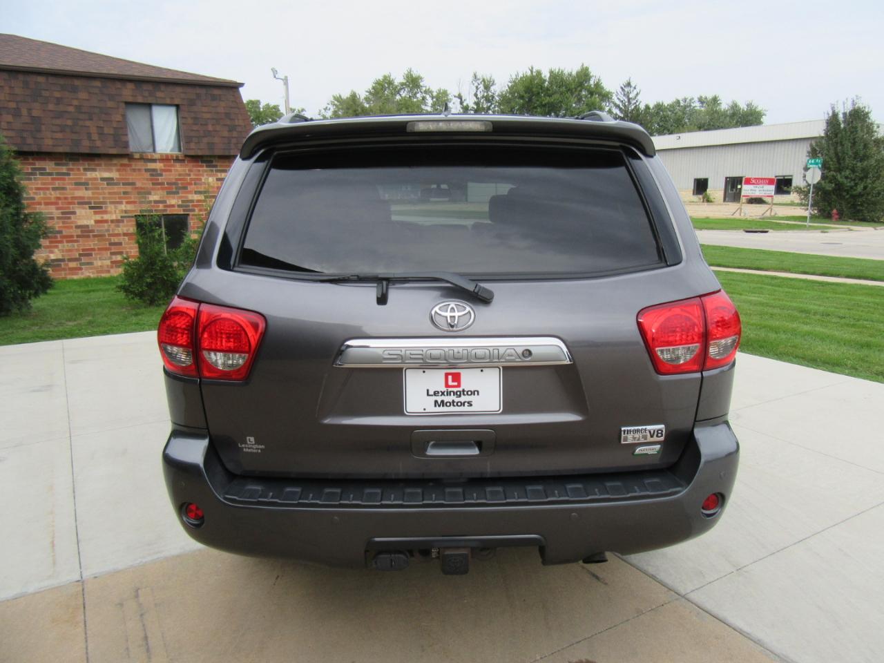 Toyota Sequoia Plantium 4WD FFV 2015