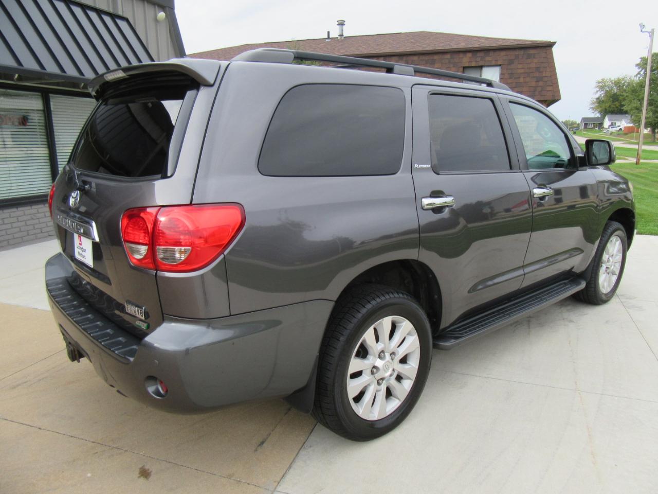 Toyota Sequoia Plantium 4WD FFV 2015