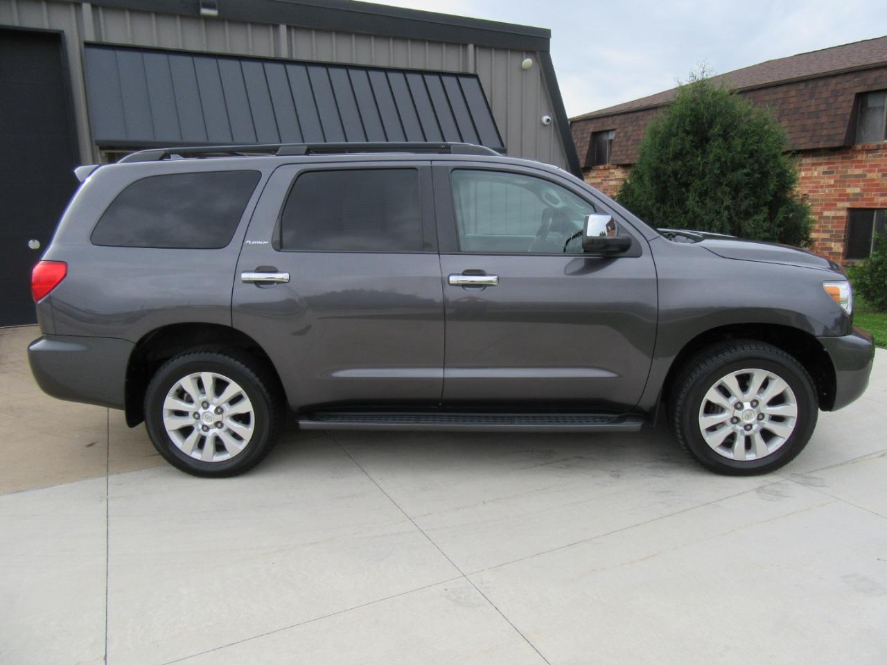 Toyota Sequoia Plantium 4WD FFV 2015