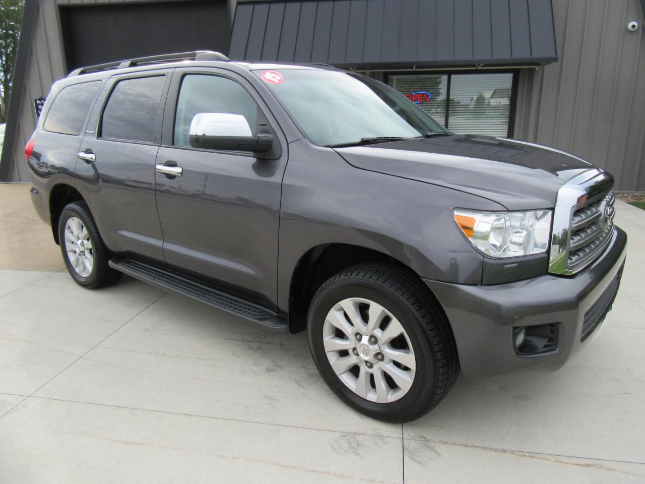 Toyota Sequoia Plantium 4WD FFV 2015
