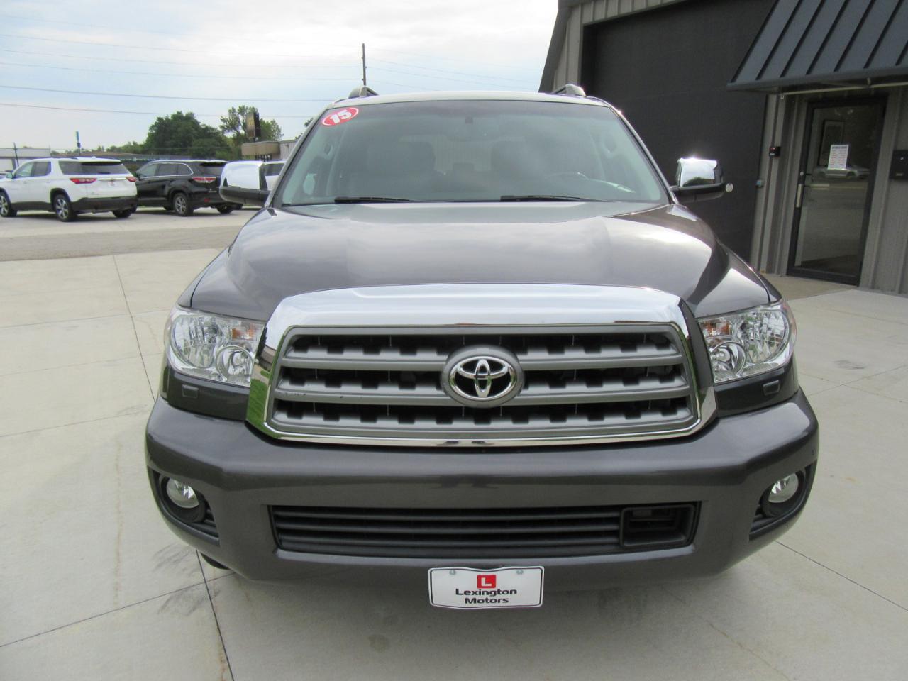 Toyota Sequoia Plantium 4WD FFV 2015