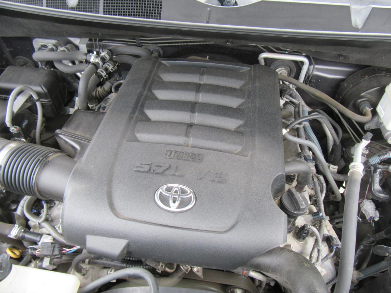 Toyota Sequoia Plantium 4WD FFV 2015