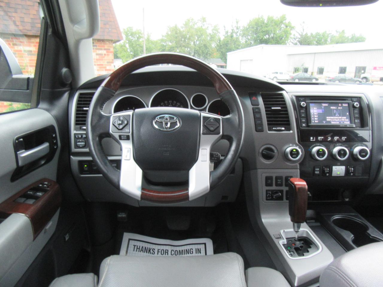 Toyota Sequoia Plantium 4WD FFV 2015