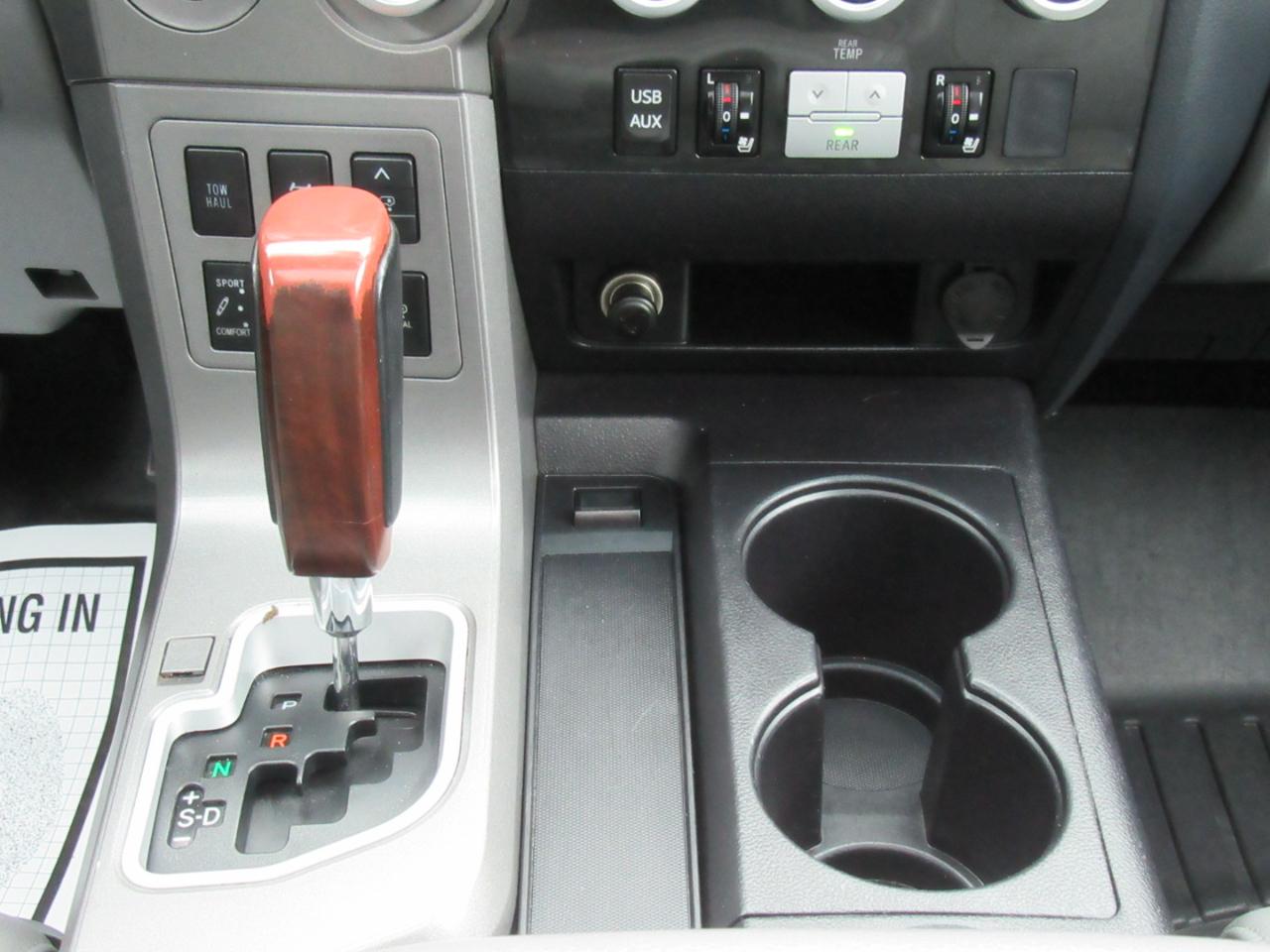 Toyota Sequoia Plantium 4WD FFV 2015