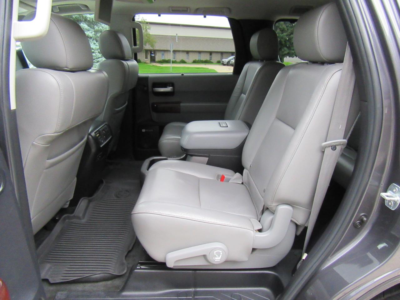 Toyota Sequoia Plantium 4WD FFV 2015