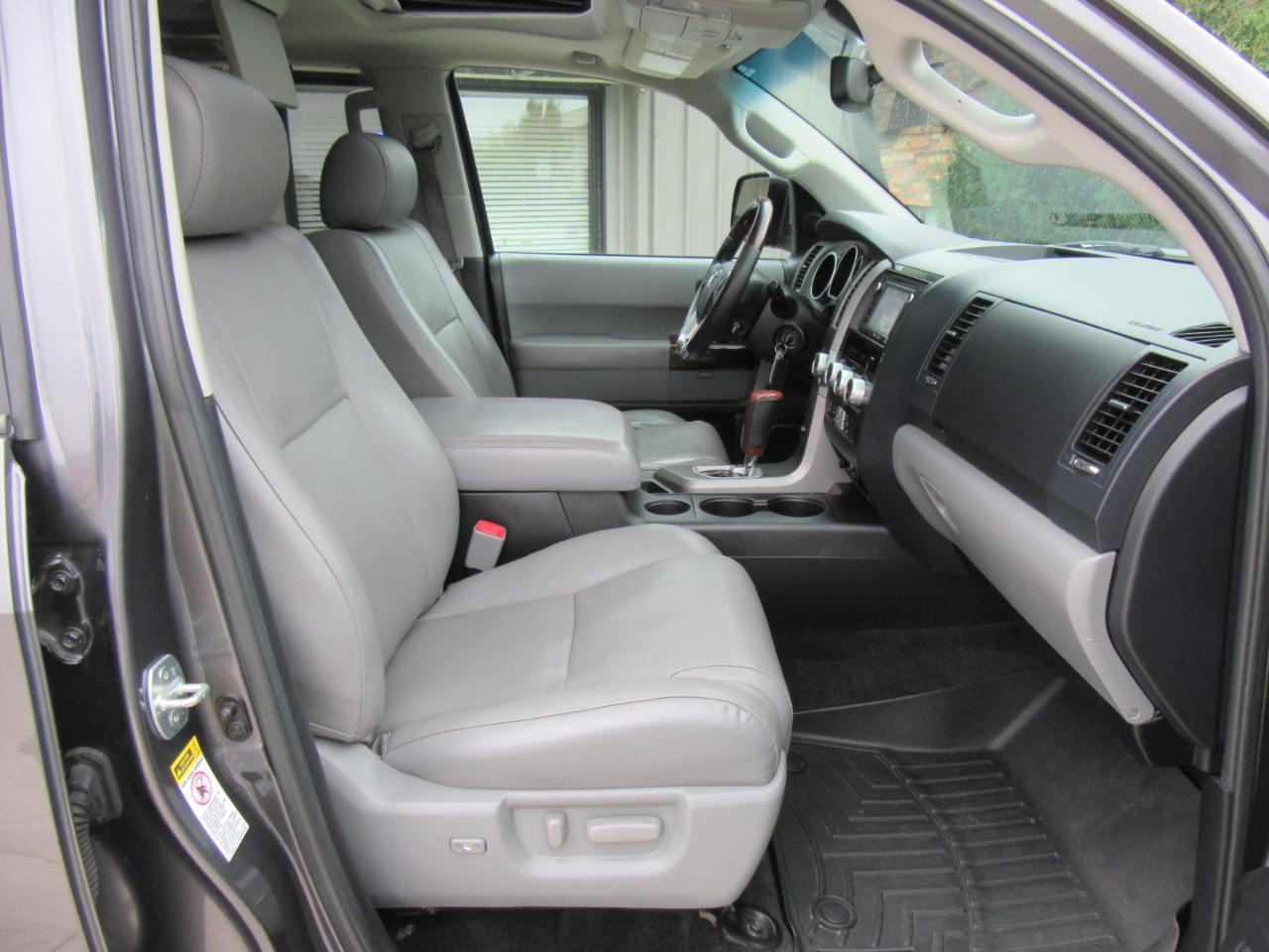 Toyota Sequoia Plantium 4WD FFV 2015