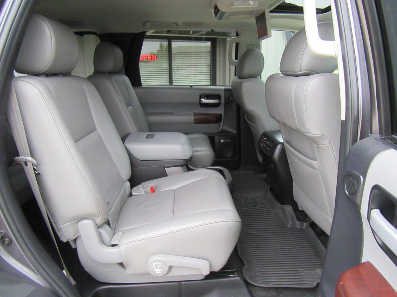 Toyota Sequoia Plantium 4WD FFV 2015