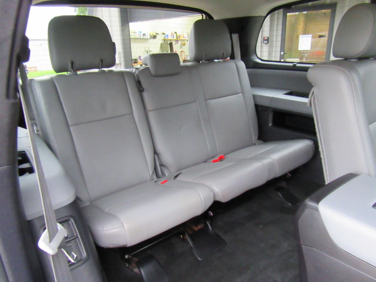 Toyota Sequoia Plantium 4WD FFV 2015