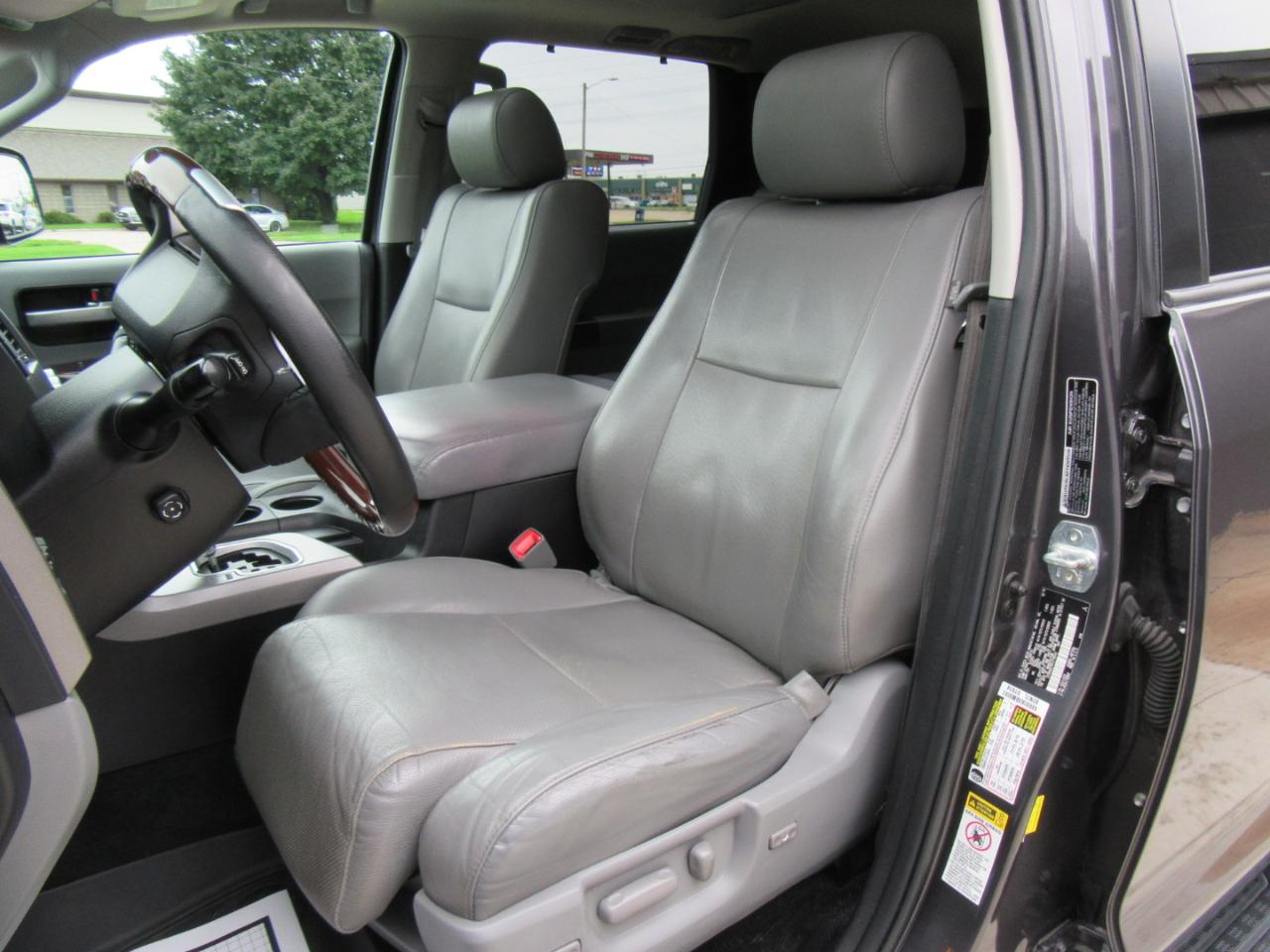 Toyota Sequoia Plantium 4WD FFV 2015