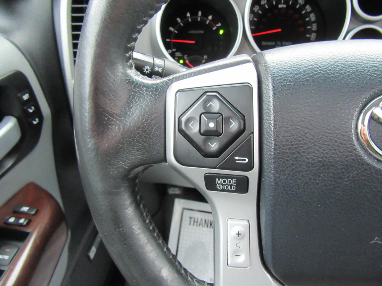 Toyota Sequoia Plantium 4WD FFV 2015