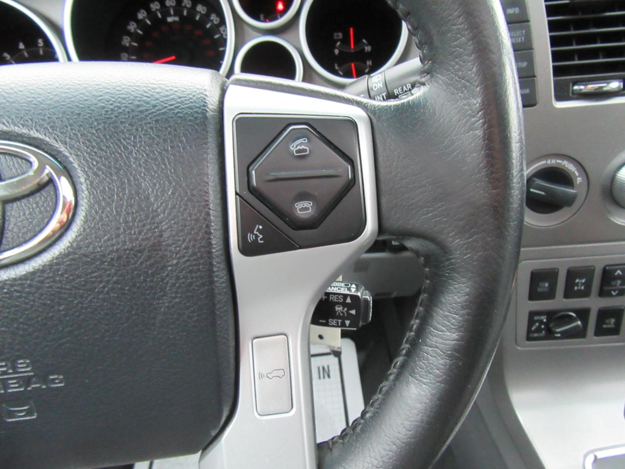 Toyota Sequoia Plantium 4WD FFV 2015