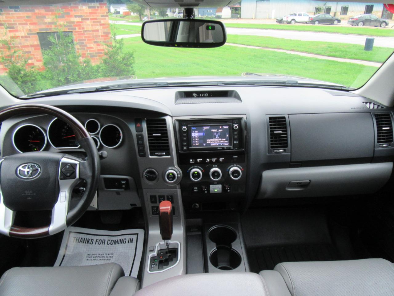 Toyota Sequoia Plantium 4WD FFV 2015