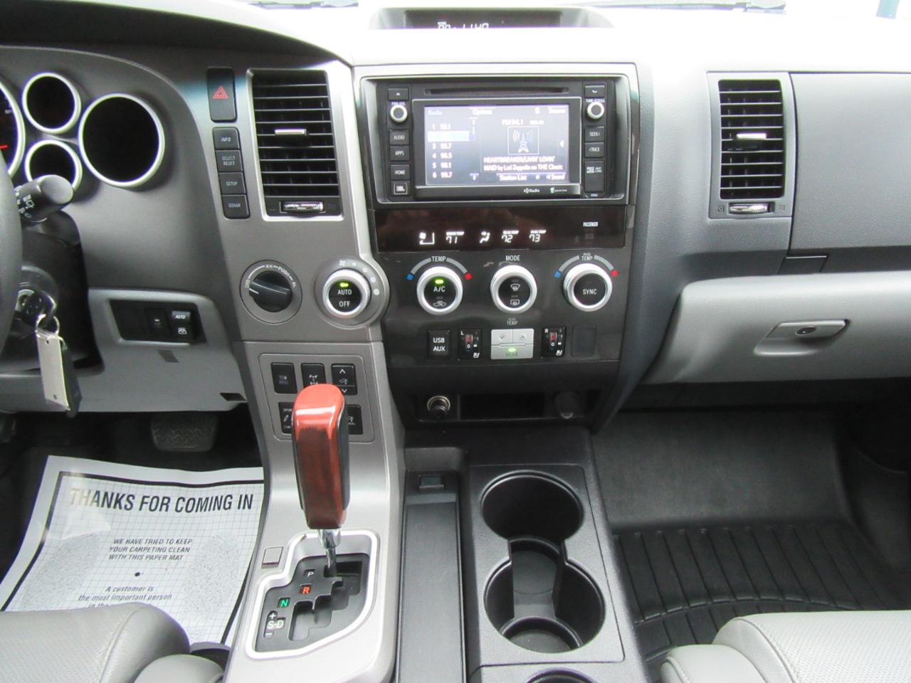 Toyota Sequoia Plantium 4WD FFV 2015
