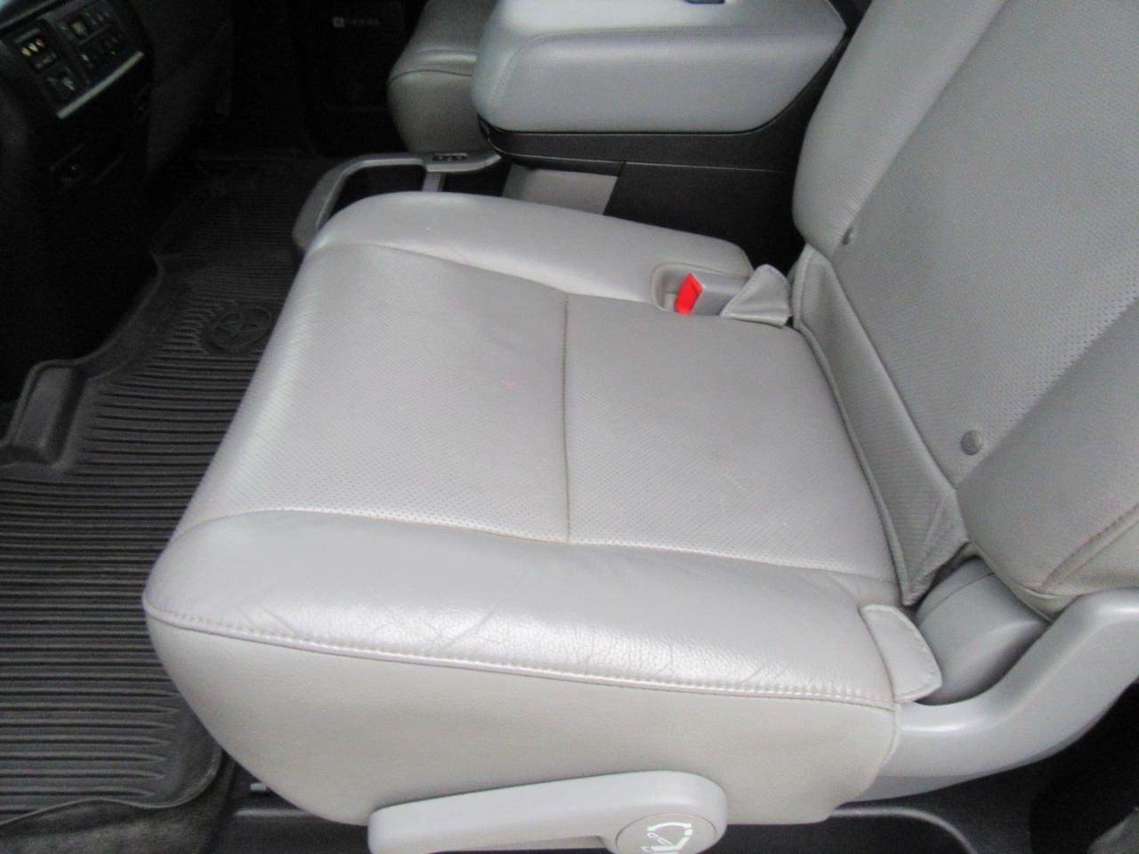 Toyota Sequoia Plantium 4WD FFV 2015