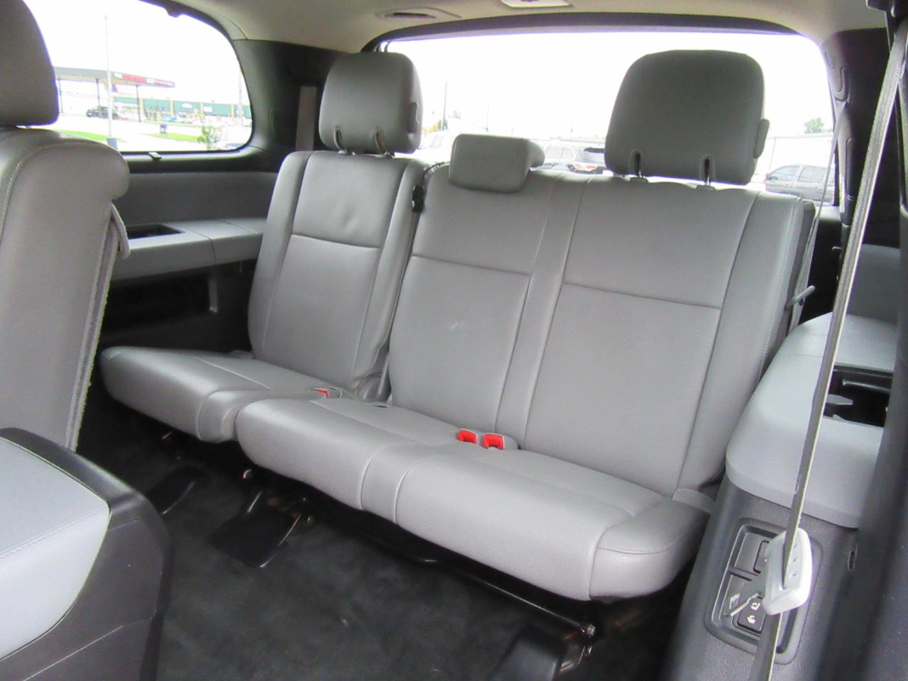 Toyota Sequoia Plantium 4WD FFV 2015