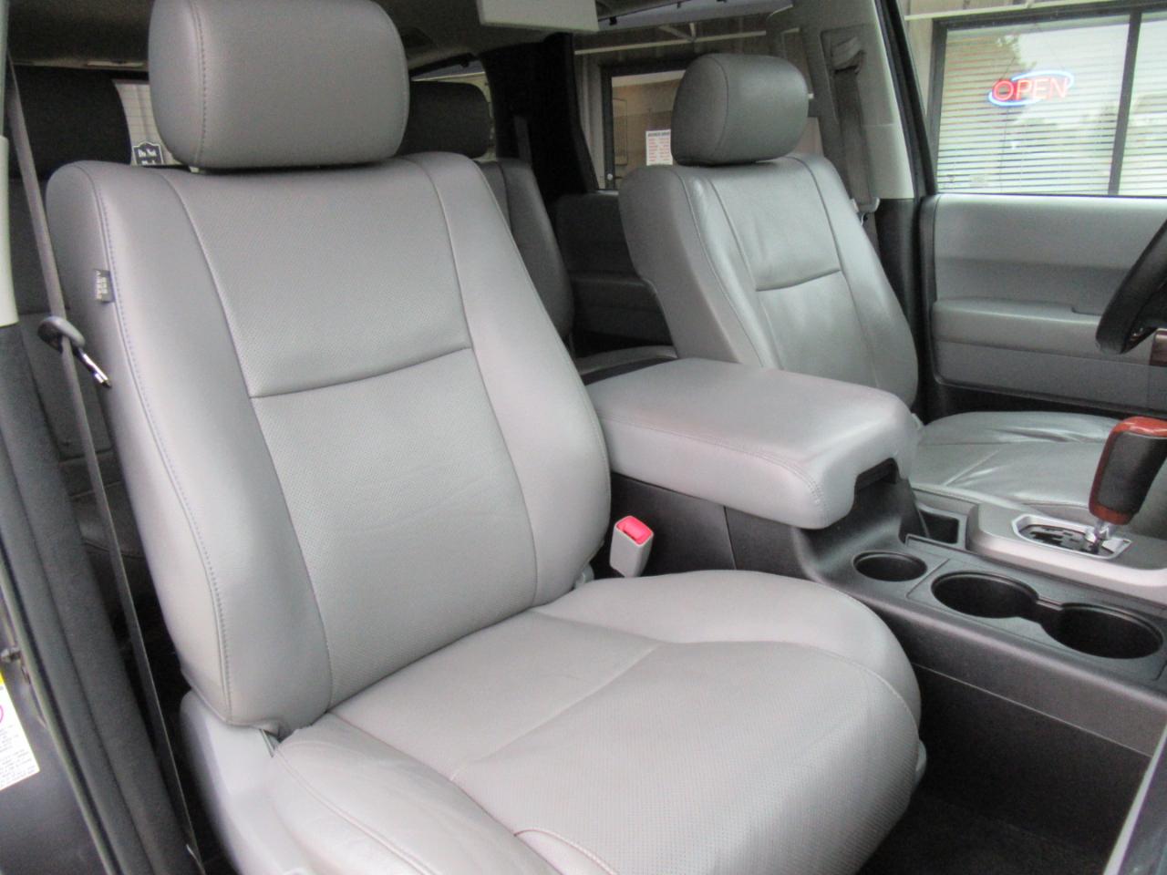 Toyota Sequoia Plantium 4WD FFV 2015
