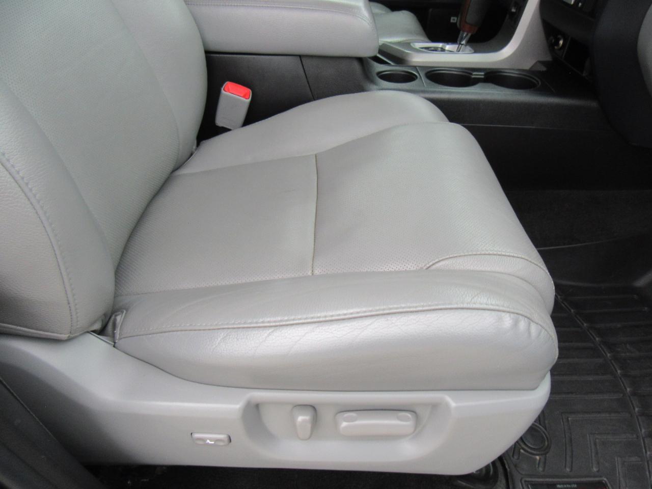 Toyota Sequoia Plantium 4WD FFV 2015