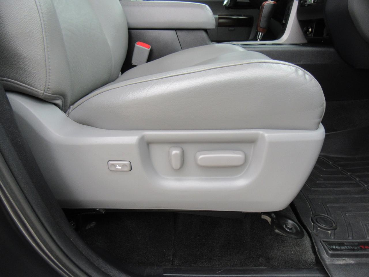 Toyota Sequoia Plantium 4WD FFV 2015