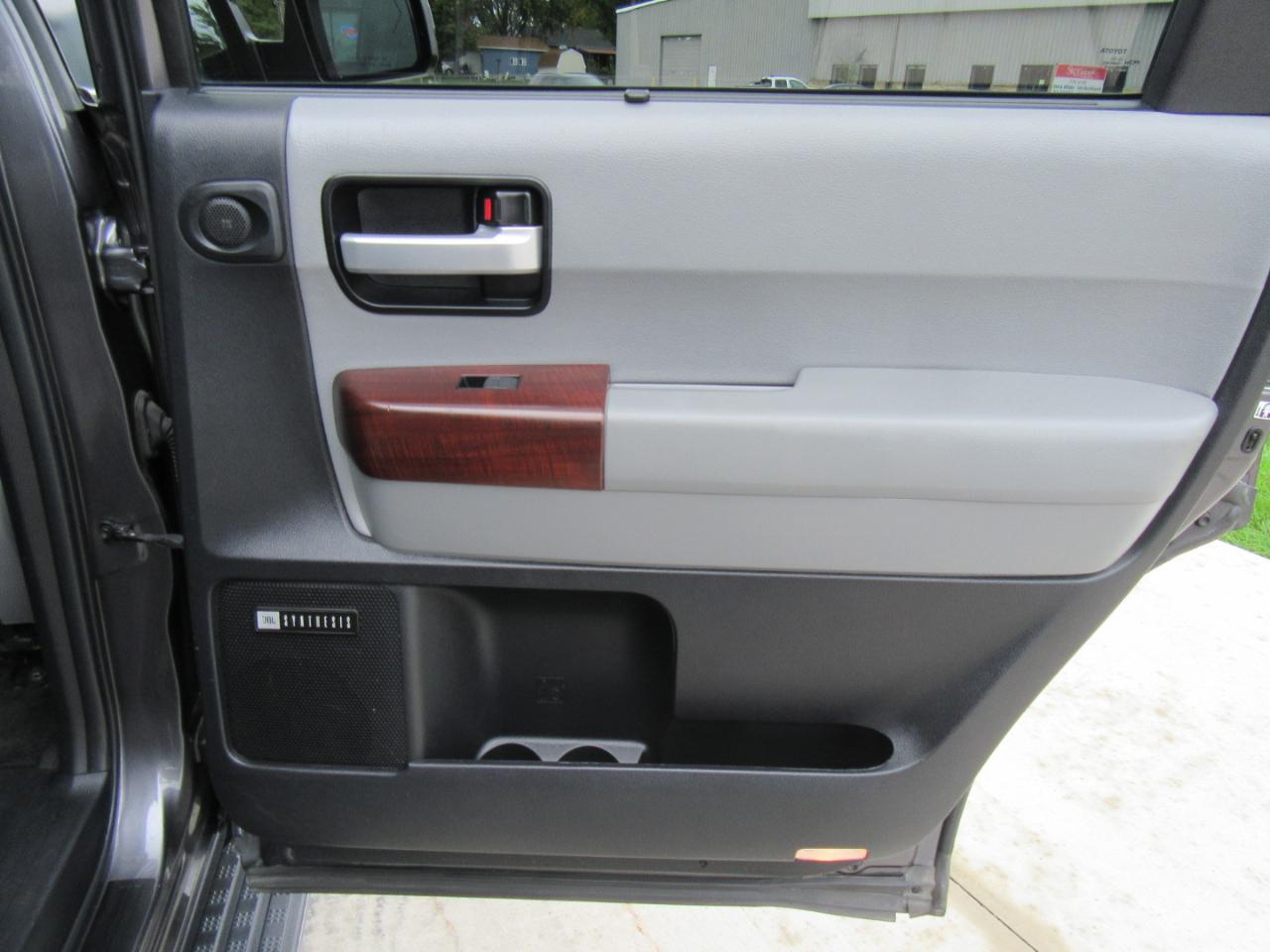 Toyota Sequoia Plantium 4WD FFV 2015
