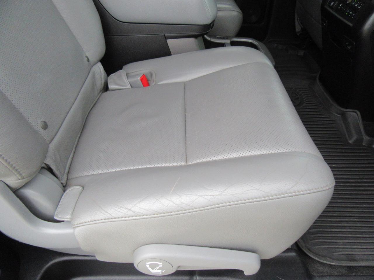 Toyota Sequoia Plantium 4WD FFV 2015