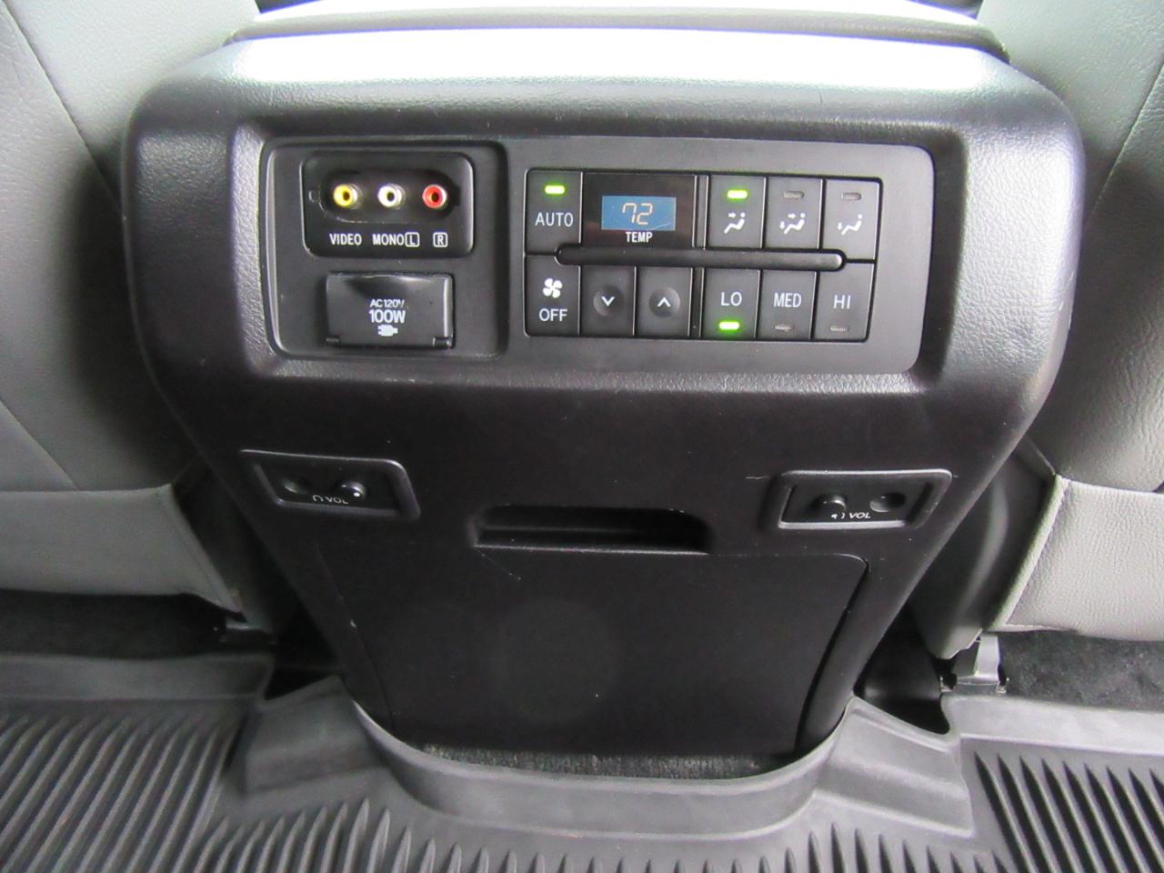 Toyota Sequoia Plantium 4WD FFV 2015