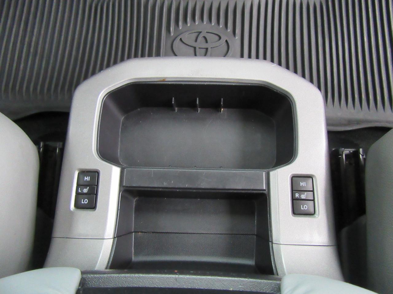 Toyota Sequoia Plantium 4WD FFV 2015