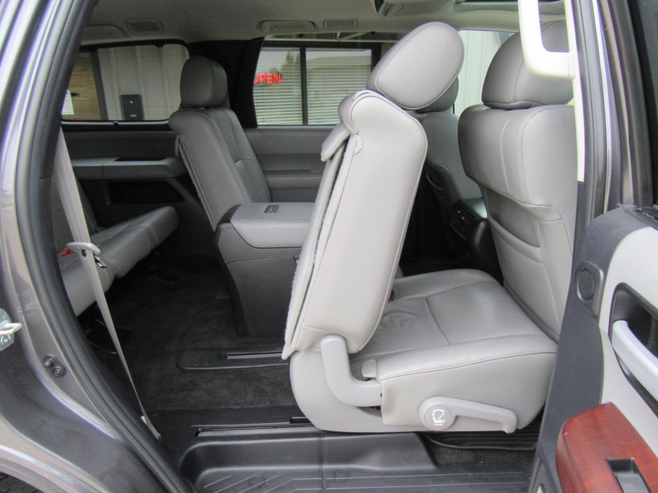 Toyota Sequoia Plantium 4WD FFV 2015