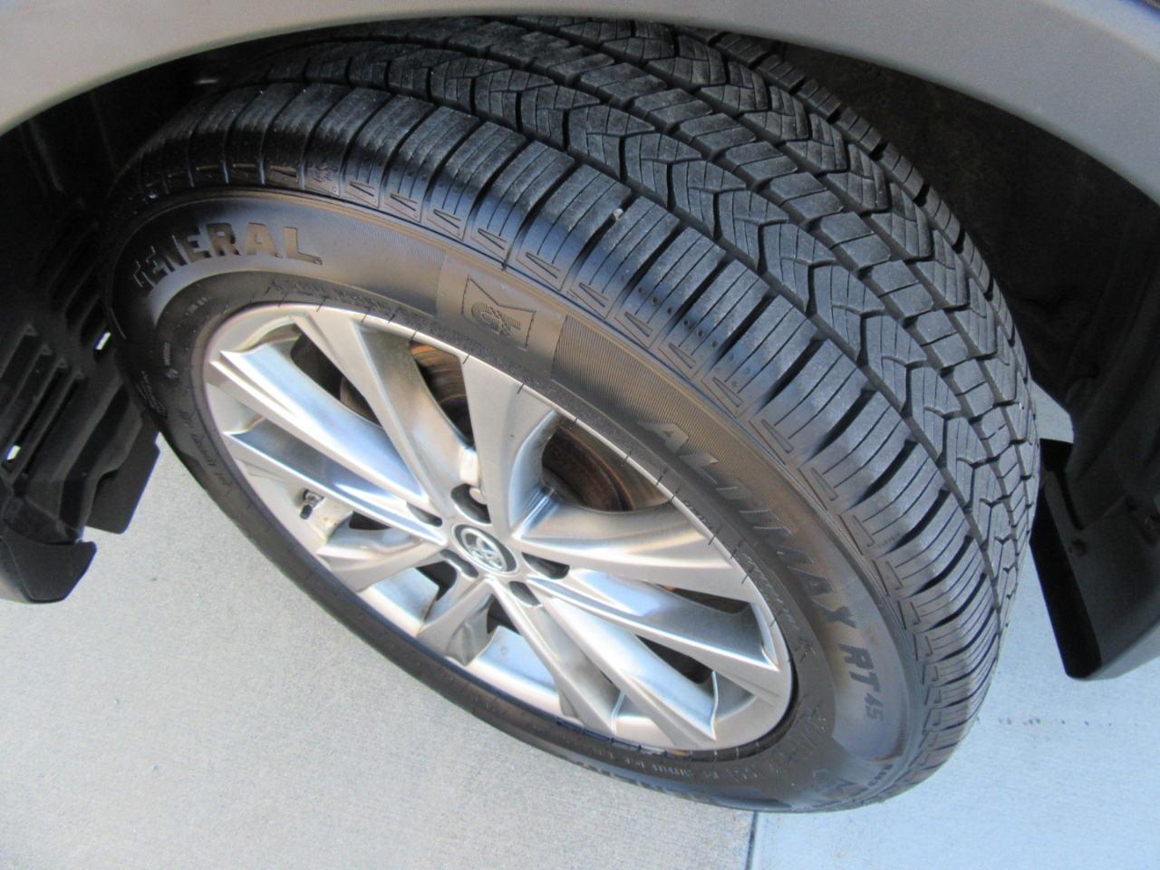 Toyota RAV4 Limited AWD 2017