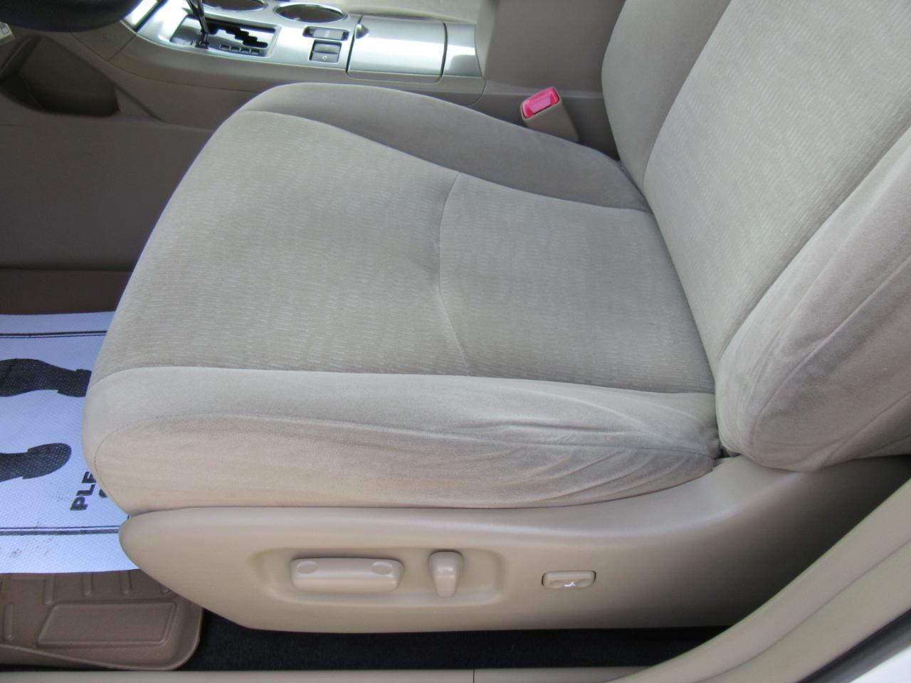 Toyota Highlander Hybrid 4WD 2011