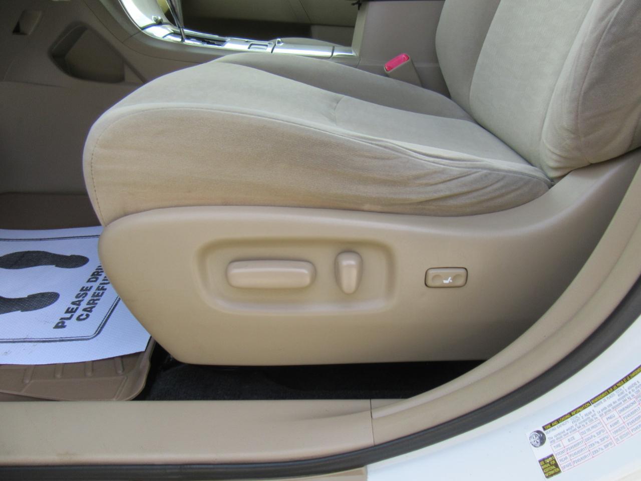 Toyota Highlander Hybrid 4WD 2011