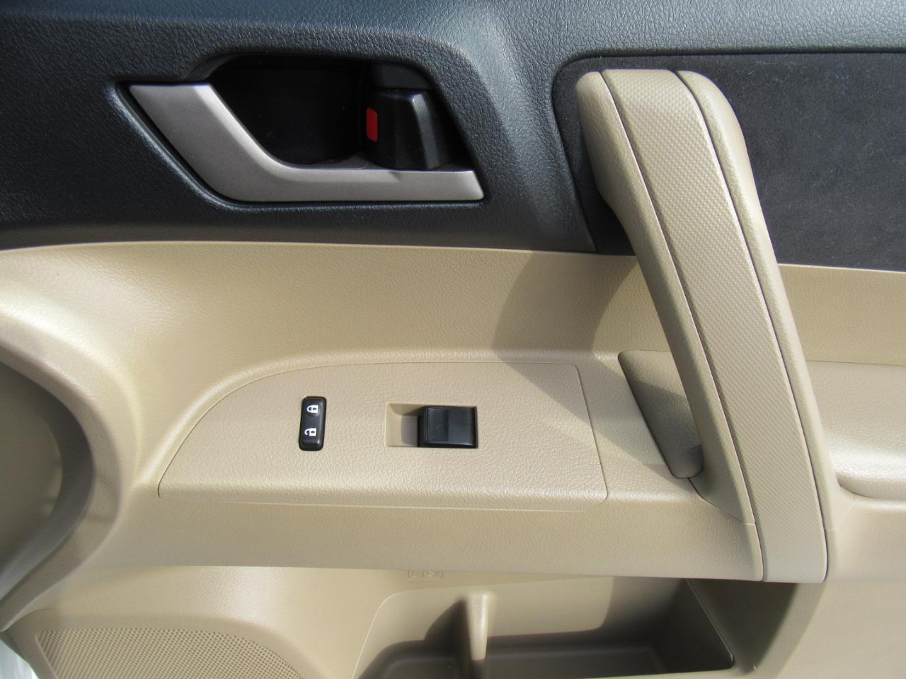 Toyota Highlander Hybrid 4WD 2011