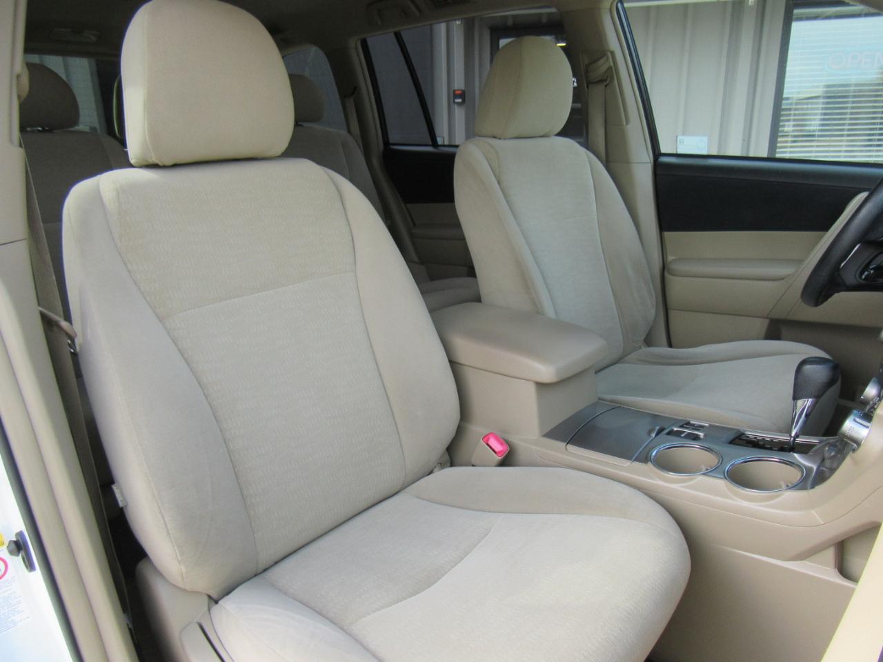 Toyota Highlander Hybrid 4WD 2011