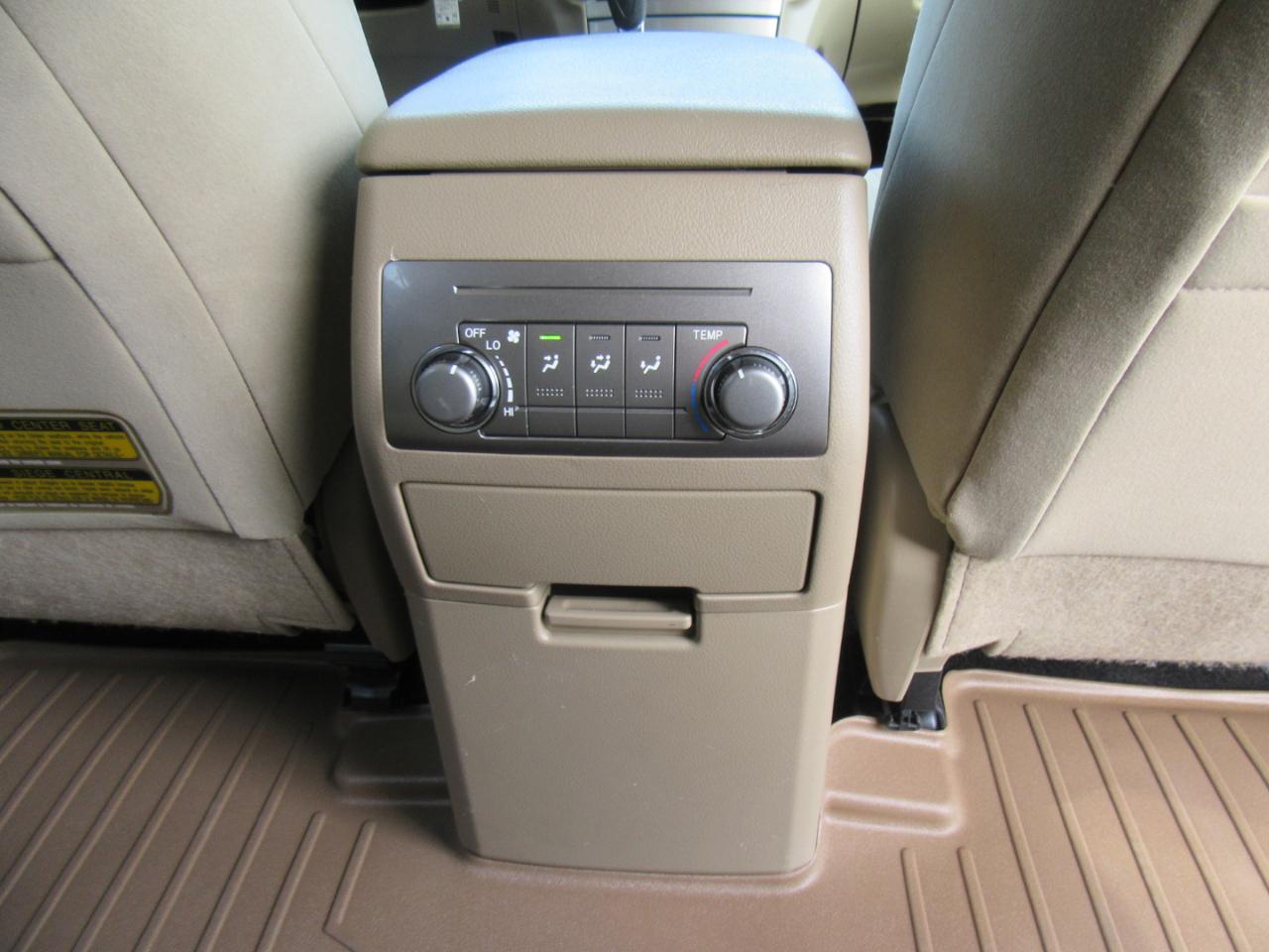 Toyota Highlander Hybrid 4WD 2011