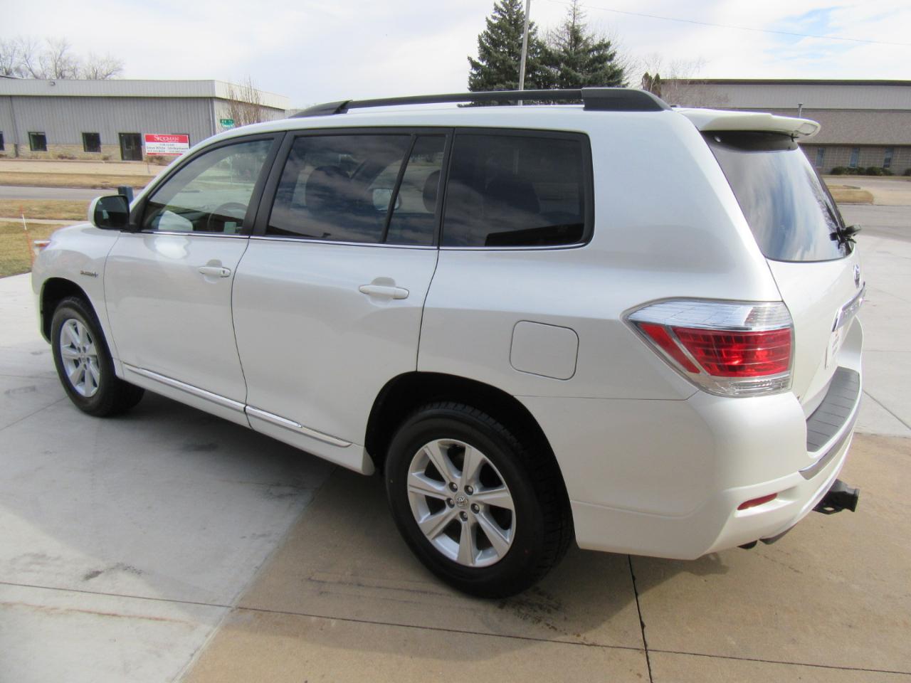Toyota Highlander Hybrid 4WD 2011