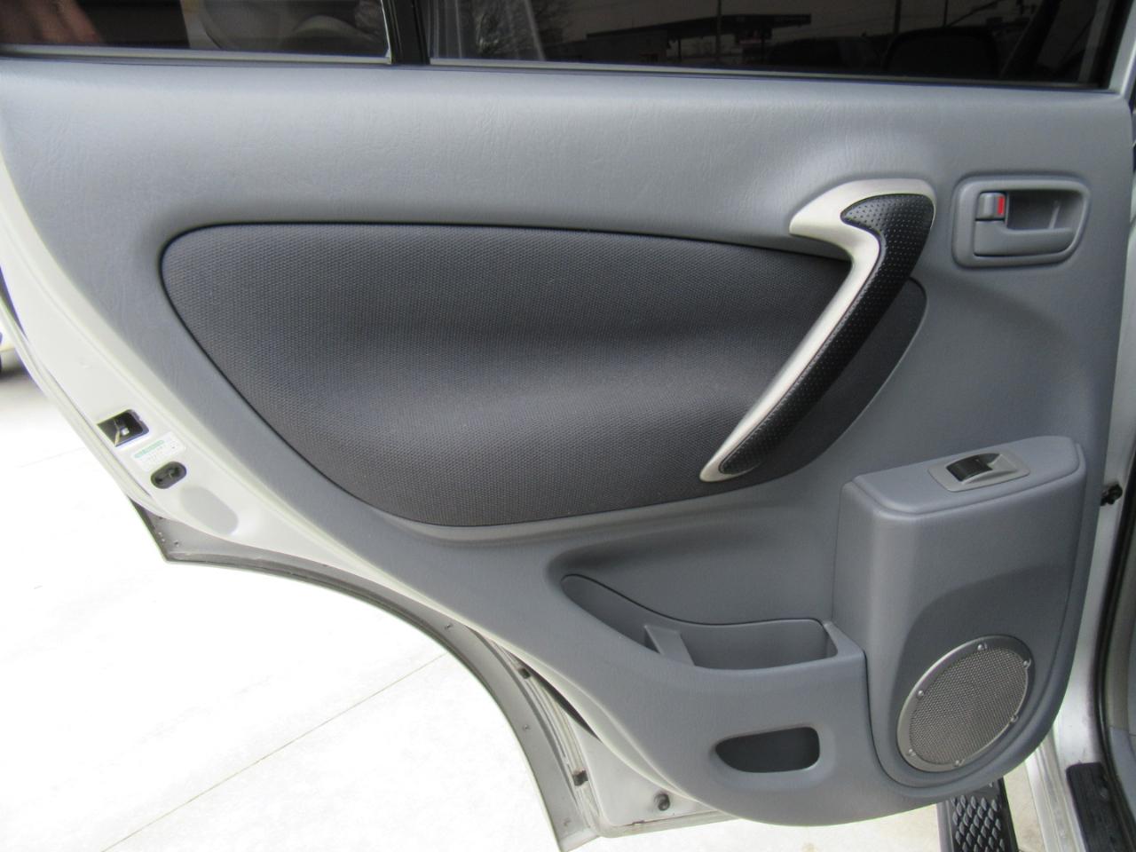 Toyota RAV4 2WD 2002