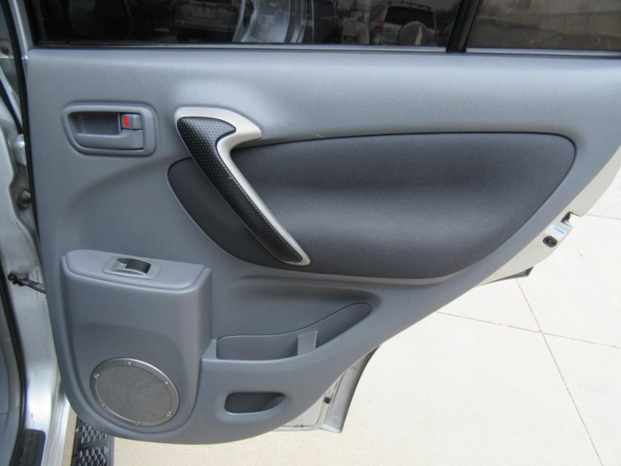 Toyota RAV4 2WD 2002