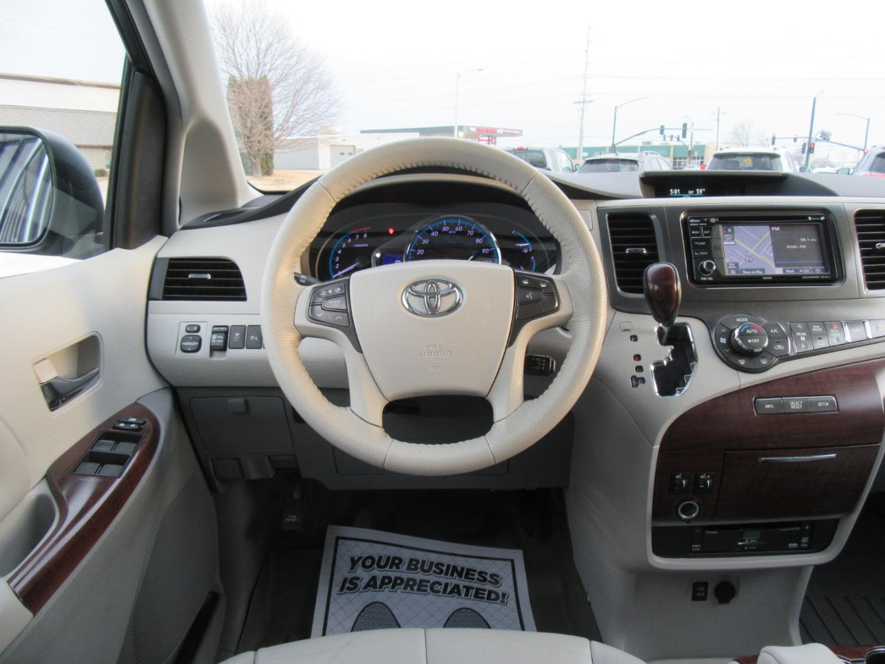 Toyota Sienna XLE FWD 8-Passenger V6 2014